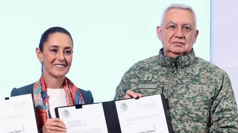 Ricardo Trevilla Trejo, titular de Sedena confirmó que tenía el reporte de dos aviones de las Fuerzas Armadas de EU sobrevolavan cerca de México.
