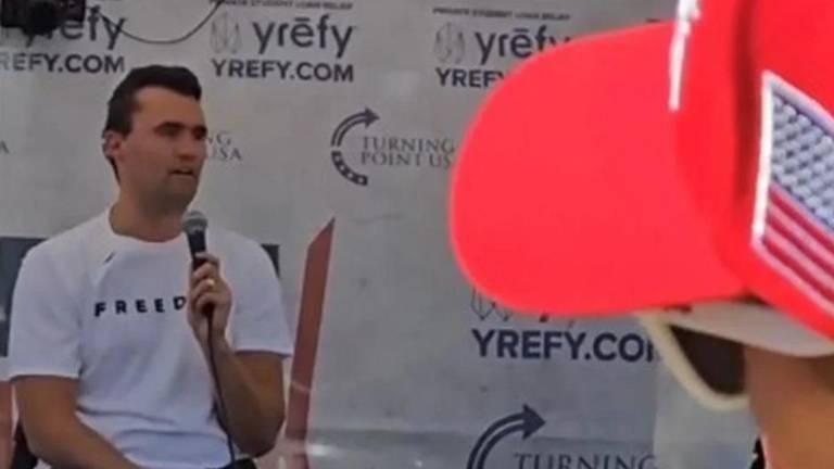 El activista Charlie Kirk, cercano a Donald Trump, fue atacado a balazos durante una conferencia en Utah.