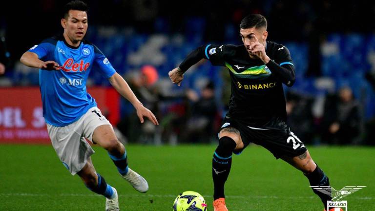 El mexicano Hirving Lozano no pudo evitar la segunda derrota de la temporada en la Serie A del Nápoles.