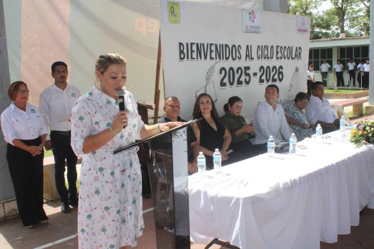 Alcaldesa de Rosario elude responder sobre retraso en elección de síndicos y comisarios