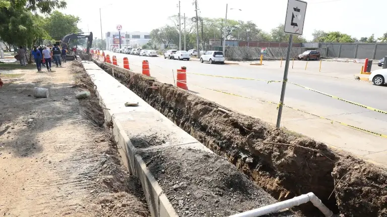 El Gobierno de Mazatlán se comprometió a atender la preocupación de vecinos del Infonavit Alarcón sobre el temor de más inundaciones.