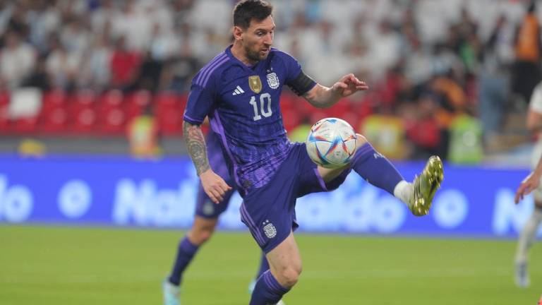 Con golazo de Messi incluido, Argentina golea a Emiratos Árabes previo a Qatar