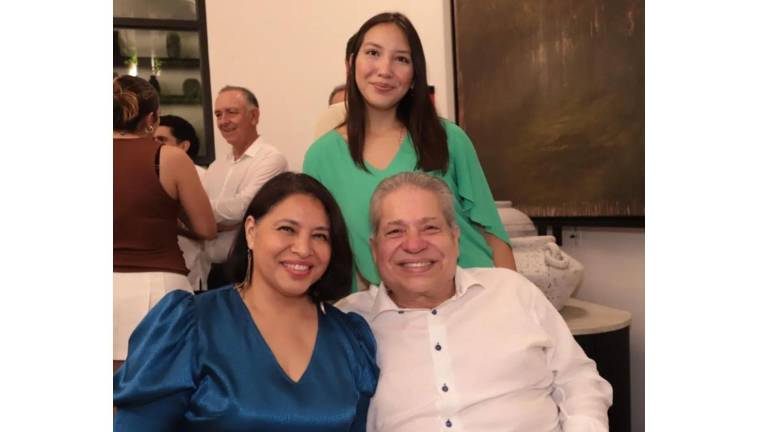 Gabriel Coppel Kelly con su esposa Gloria Camelo de Coppel y su hija Gloria.