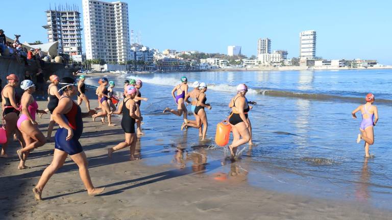 Los escualos se dan cita en Playa Norte para la quinta Puntuable.