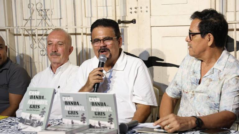 Juan José Rodríguez exhortó a preservar la lectura en papel durante el aniversario del Club de Lectura “Mario Vargas” en Mazatlán.
