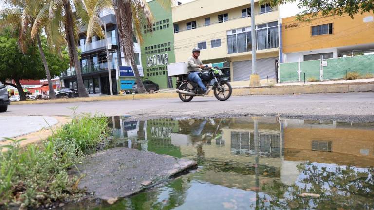 Fuga de aguas negras en un sector de la Colonia López Mateos, en Mazatlán.