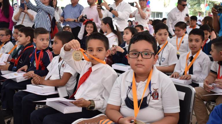 Fueron 48 ganadores de medallas de oro, plata y bronce, los alumnos reconocidos de Sinaloa.