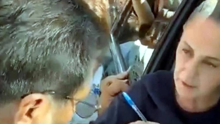 La Presidenta de México Claudia Sheinbaum Pardo atiende a maestros de la CNTE en Chiapas.