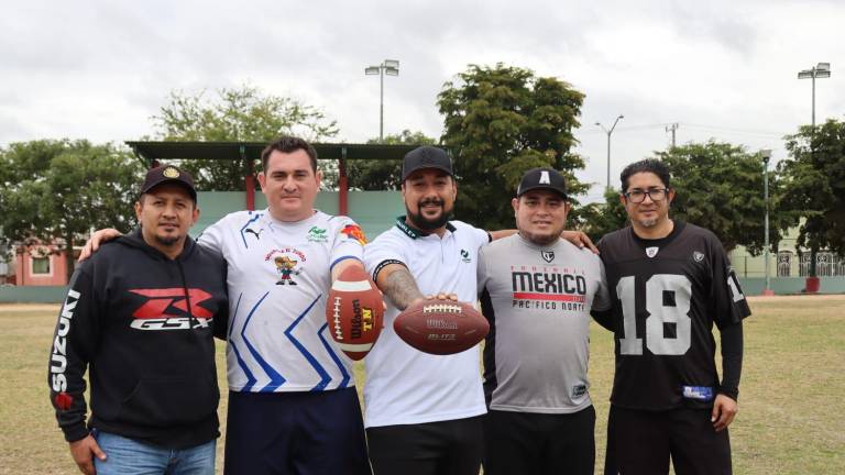 Algunos de los participantes en el curso de Tochito NFL.