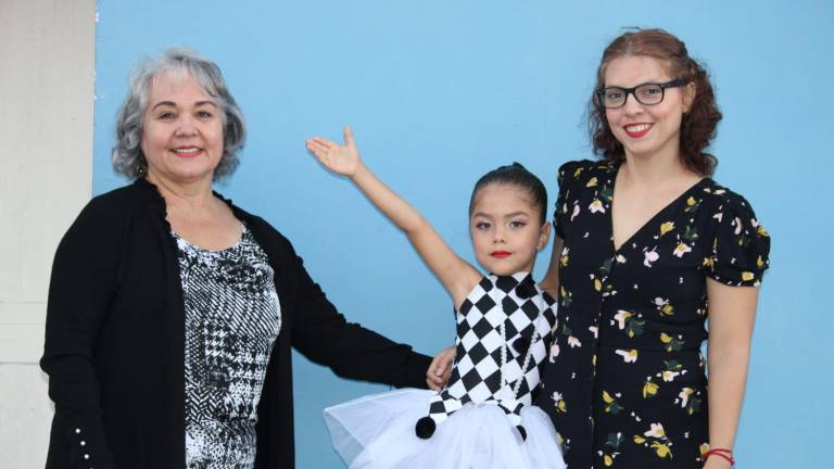 Las pequeñas Frida, Helena y Jade debutan como bailarinas en ‘El Cascanueces’