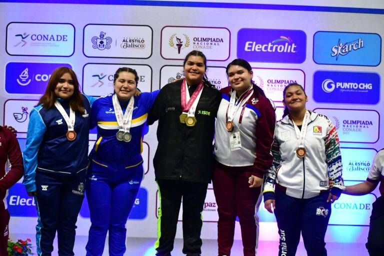 Sólido cierre de Sinaloa en halterofilia femenil