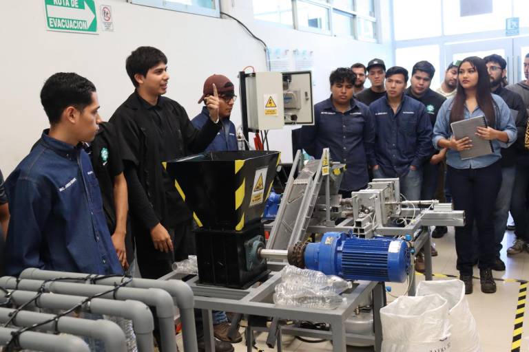 Benefician con beca “Jóvenes Escribiendo el Futuro” a 810 estudiantes de UTEsc