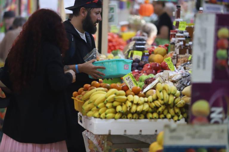 Ingresos mínimos para vivir en ciudades suman 16 meses consecutivos de aumentos en octubre
