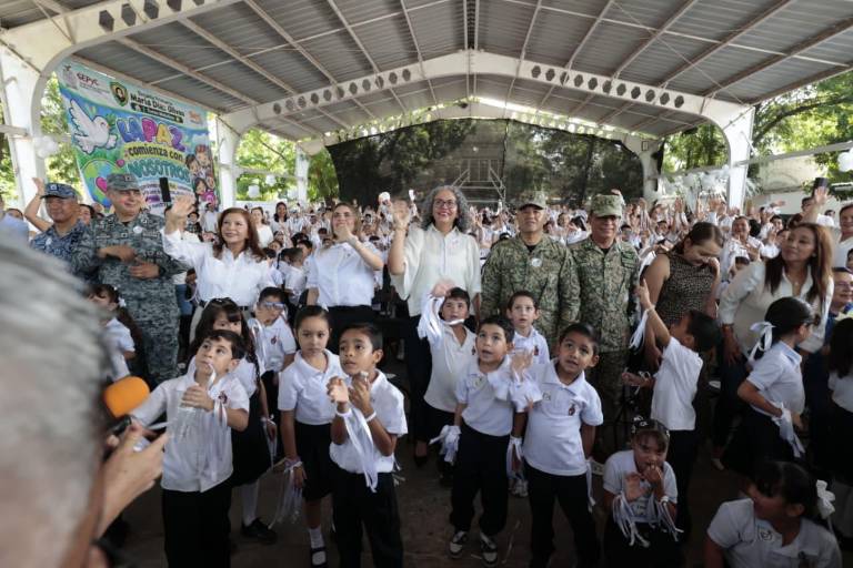 Conmemoración del Día Internacional de la Paz en la Primaria María Díaz Olivas encabezada por la Gobernadora de Sinaloa Graciela Domínguez Nava.