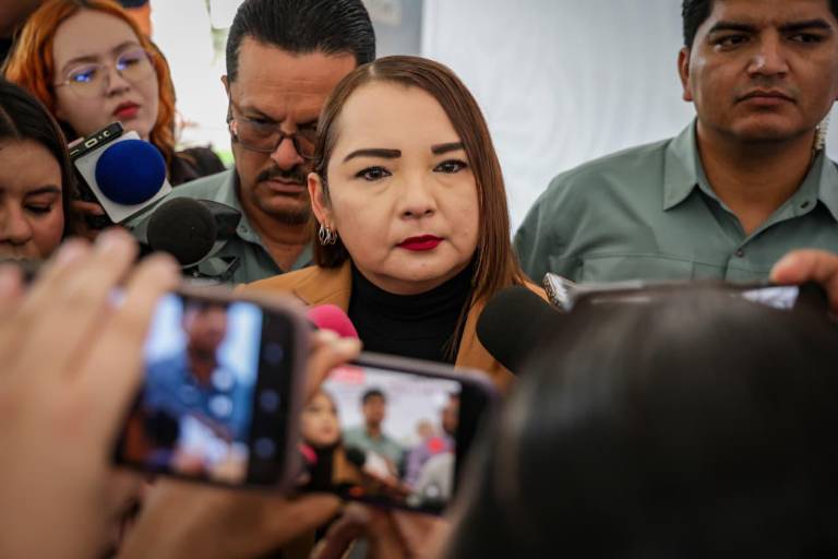 La Fiscal de Sinaloa Claudia Zulema Sánchez Kondo adelante los resultados de la investigación en las fosas clandestinas de El Verde, en Concordia.