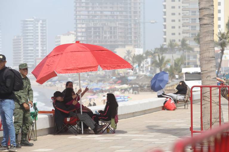 Continúa el apartado de lugares en el malecón para el desfile de Carnaval de Mazatlán