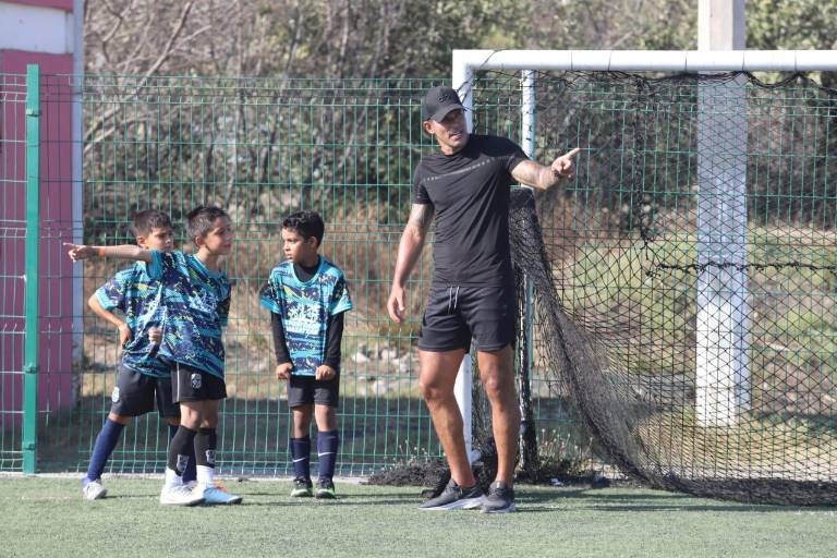 Sport Camp Mazatlán impulsa talentos con ex futbolistas y visores profesionales