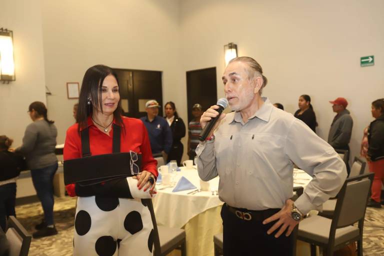 Premian a héroes de la limpieza en Mazatlán