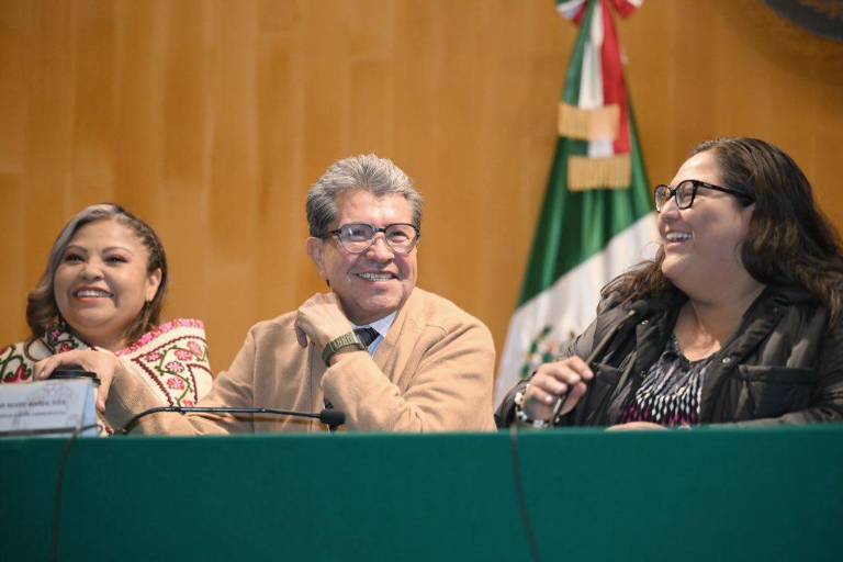 Monreal respalda propuesta de eliminar el fuero a legisladores