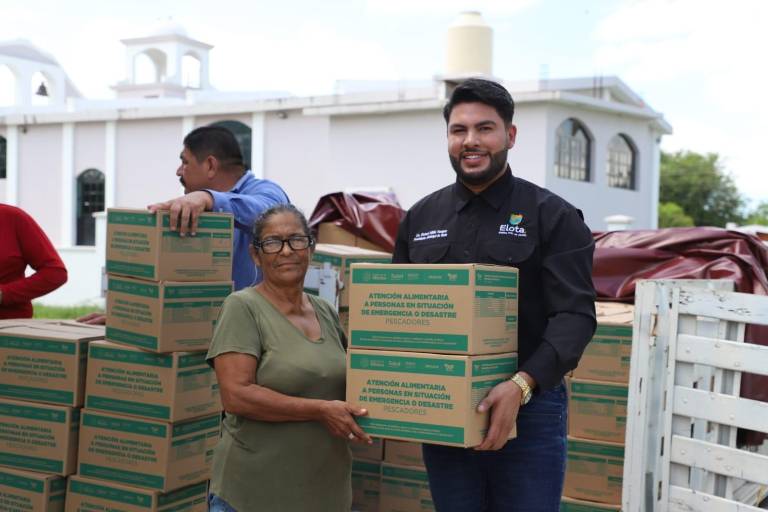 Entregan 450 apoyos alimenticios a pescadores de El Salto ante temporada de veda