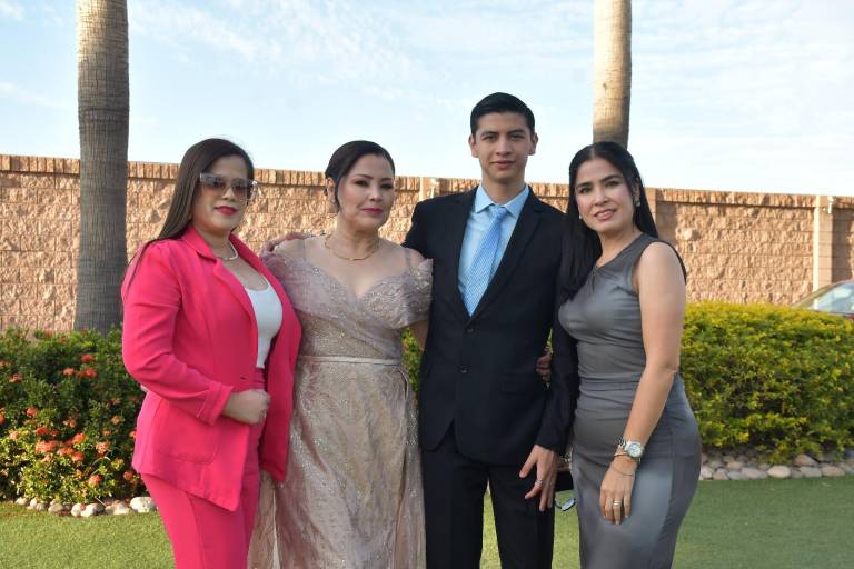 Recibe Manuel Roberto el sagrado Sacramento del Bautismo