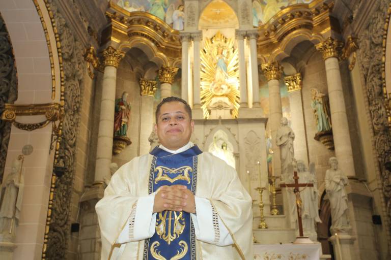 Ordenan a Sergio Armando como presbítero; Obispo de Mazatlán agradece por 29 años de su labor