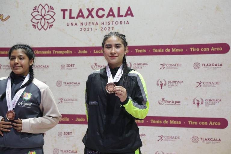 Camila Castro gana medalla de bronce en lucha para Sinaloa