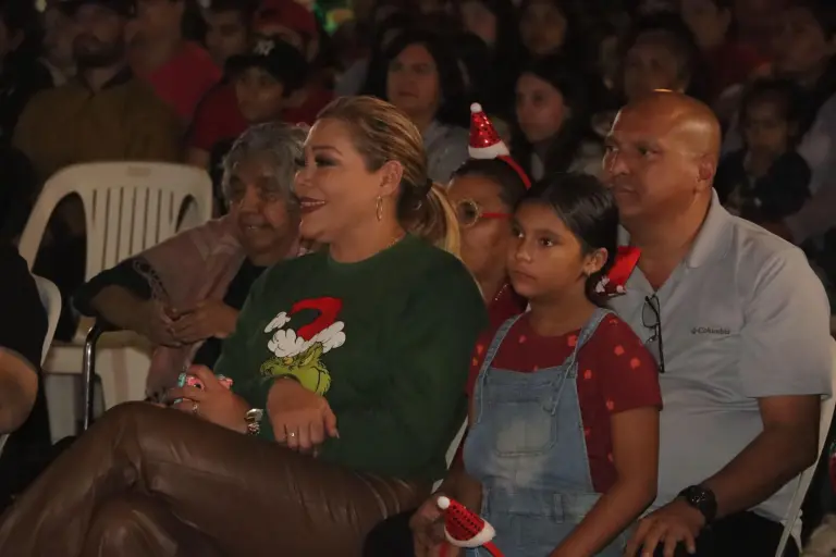 Alcaldesa de Rosario defiende celebración navideña como contraste ante la ola de inseguridad