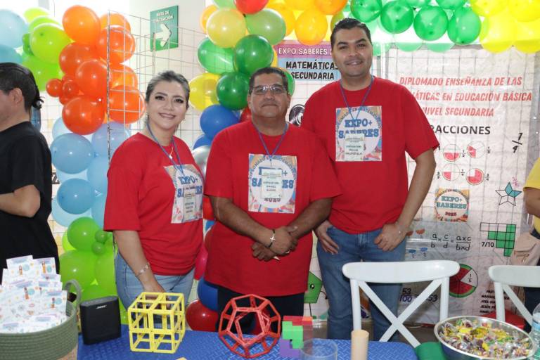 Exponen creatividad magisterial en La Feria de las Ciencias 2025