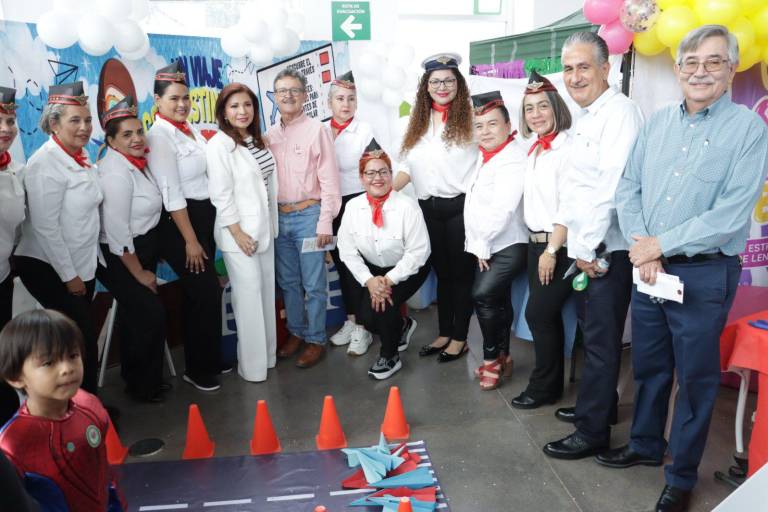 Exponen creatividad magisterial en La Feria de las Ciencias 2025