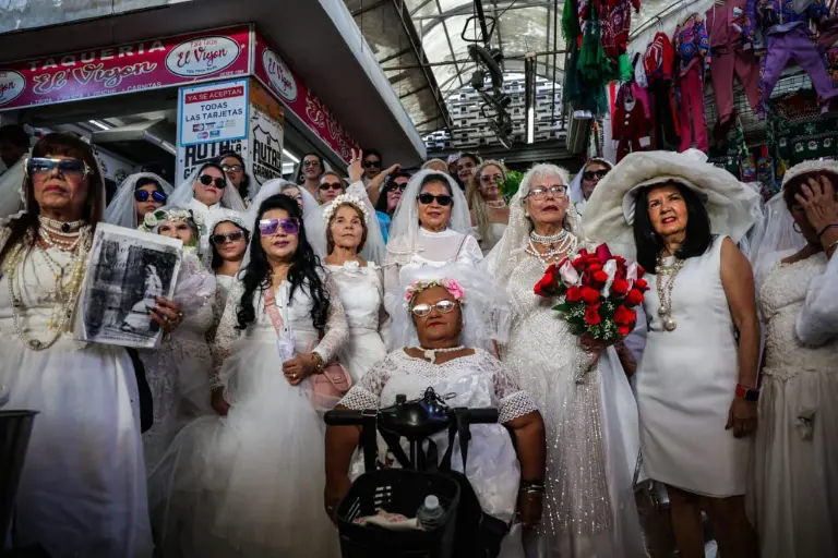 Este lunes se realizó en Culiacán el recorrido de “La Novia de Culiacán”, enviando un mansaje de cultura de paz.