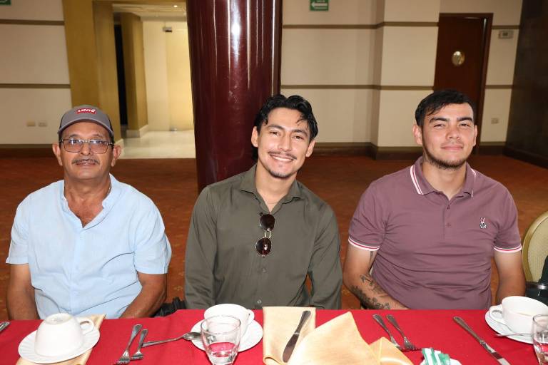 Celebran colaboradores de Noroeste, el tradicional Día del Padre