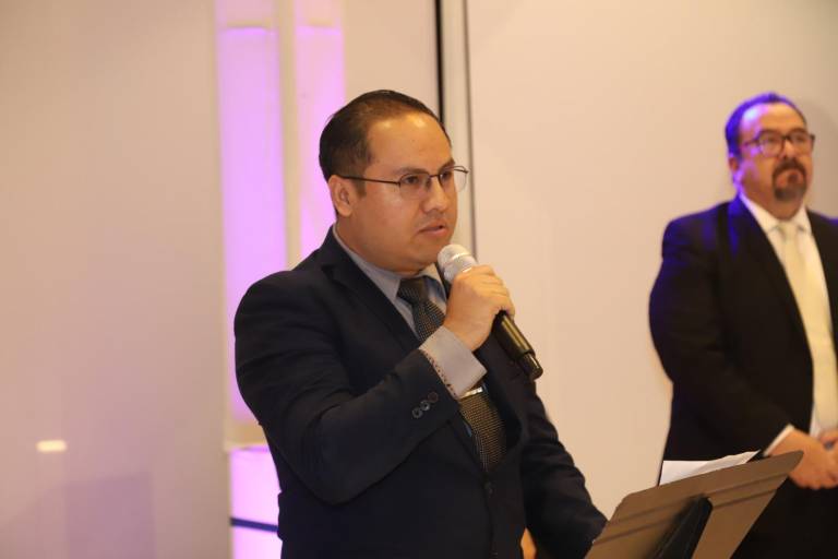 Martín Luis Morales rinde protesta como presidente de los abogados