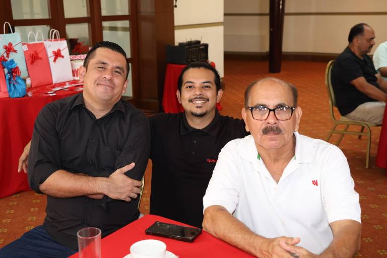 Celebran colaboradores de Noroeste, el tradicional Día del Padre