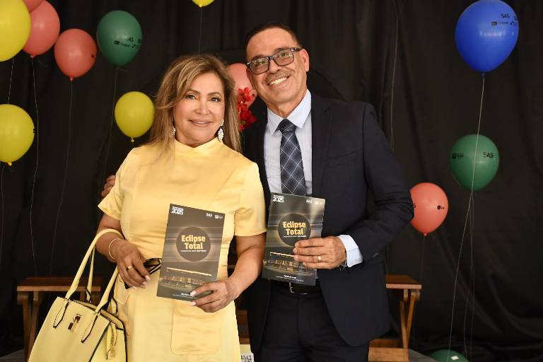 Reflexionan sobre la felicidad y la muerte en Eclipse Total