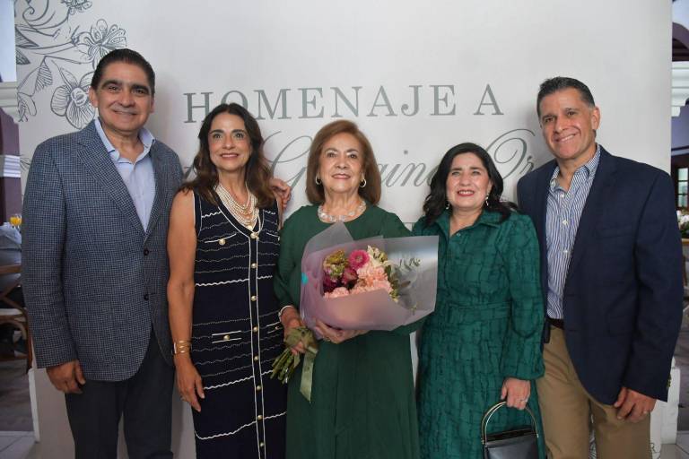 Rinde AMMJE homenaje a la empresaria y socia fundadora Martha Georgina Orozco