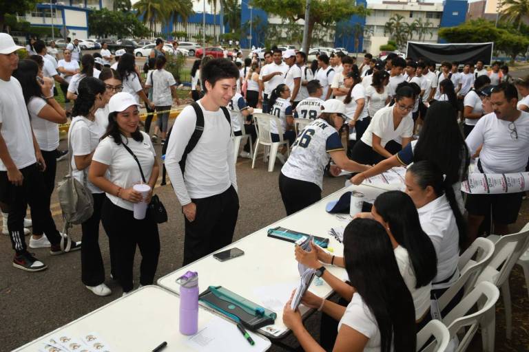 ¡La UAS y Marco Verde hacen historia! Mil universitarios se unen y logran el Guinness World Récord denominado la clase Fitness de Boxeo más grande en línea y múltiples sedes
