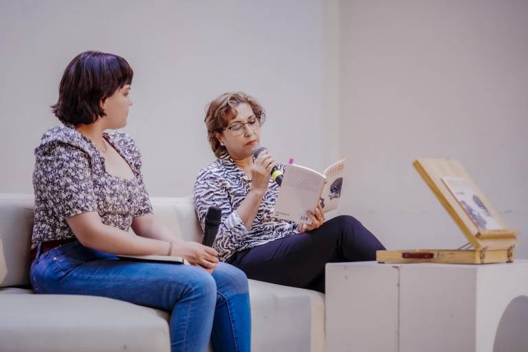 Plasma Blanca H. Osuna sus sentimientos en ‘Destellos: Continuum de Amor’