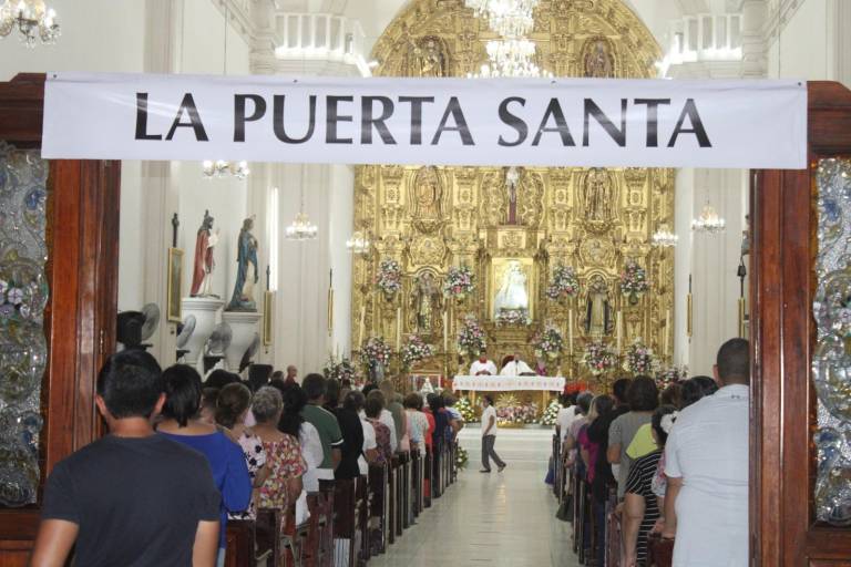 Celebran con la apertura de la puerta santa 64 años de que se consagró el hoy santuario en Rosario