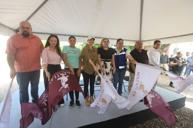 Inicia Gobierno de Mazatlán pavimentación y rehabilitación de calles en Villa Unión