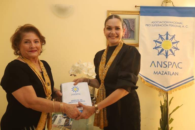 En ANSPAC Mazatlán: Imelda Morales entrega la presidencia a Ana María Urrea