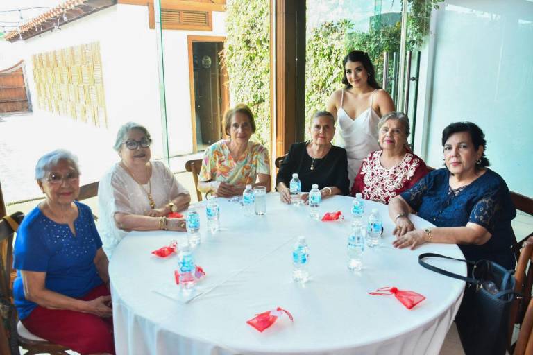 Organizan shower en honor a Jessica Hernández