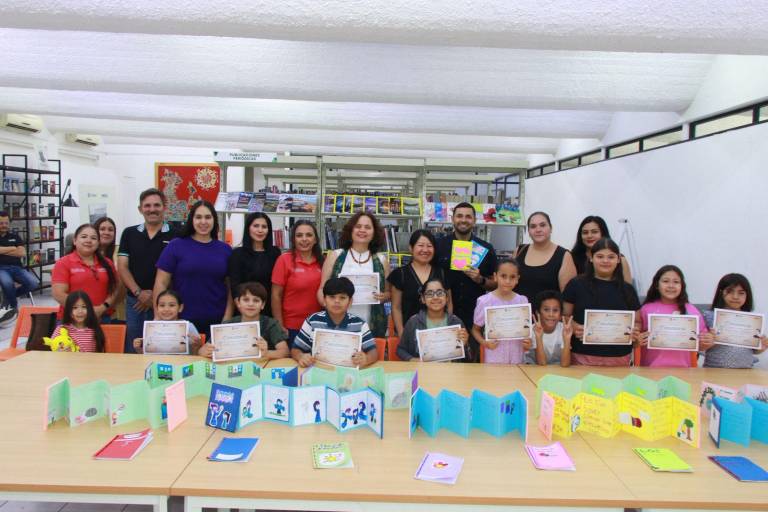 Aprenden niños sobre ‘Creación literaria y libro de artista’