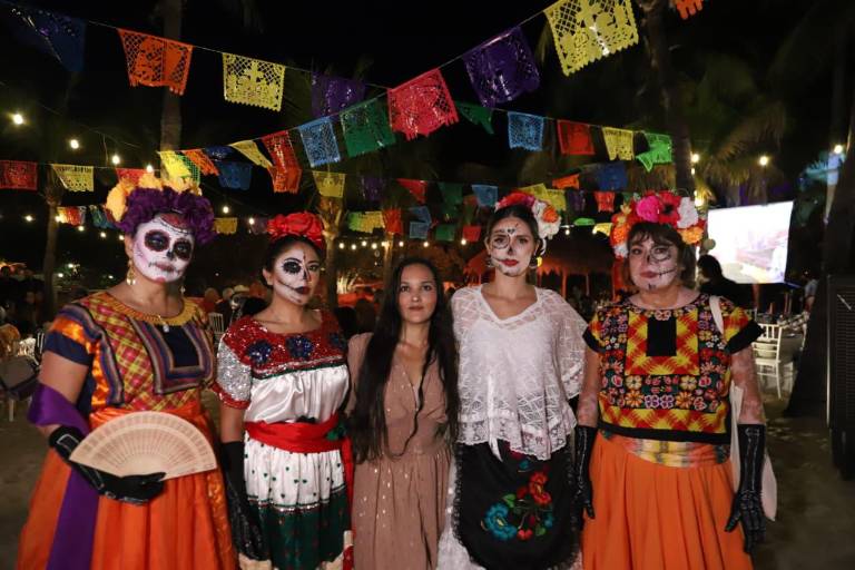 Los colores y la tradición de ‘When La Catrina Comes’ iluminaron Marina Costa Bonita