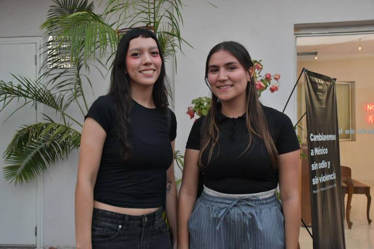 Admiran la exposición ‘Regla de Tres: Punto de origen’, en La Casa del Maquío