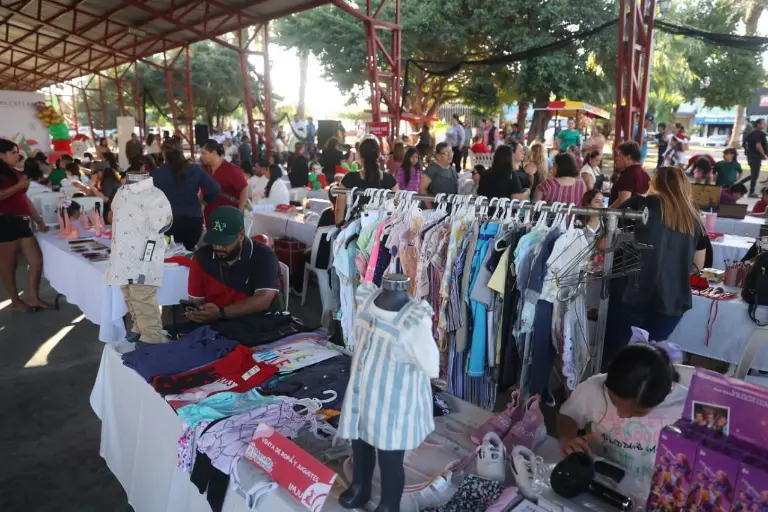Realizan en la Juárez la segunda edición del ‘Mercadito Navideño del Bienestar’
