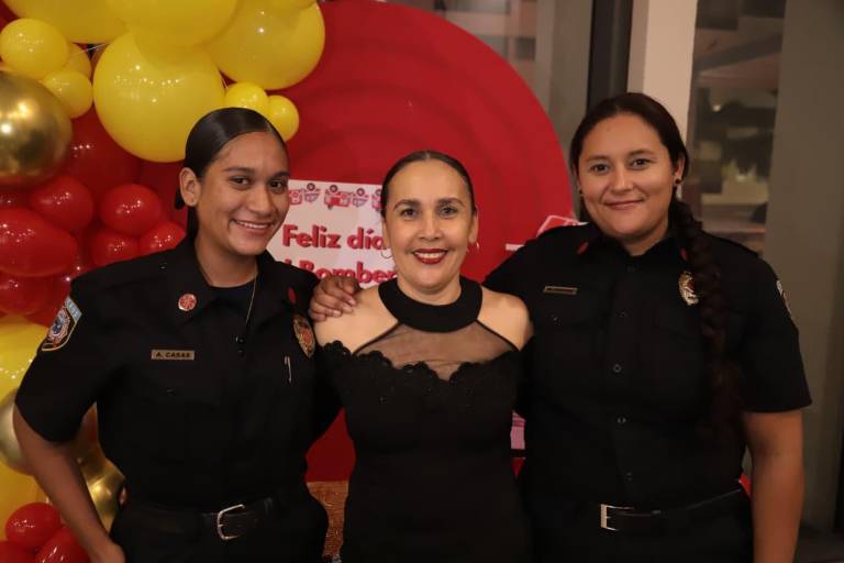 Viven Bomberos de Mazatlán un día de fiesta