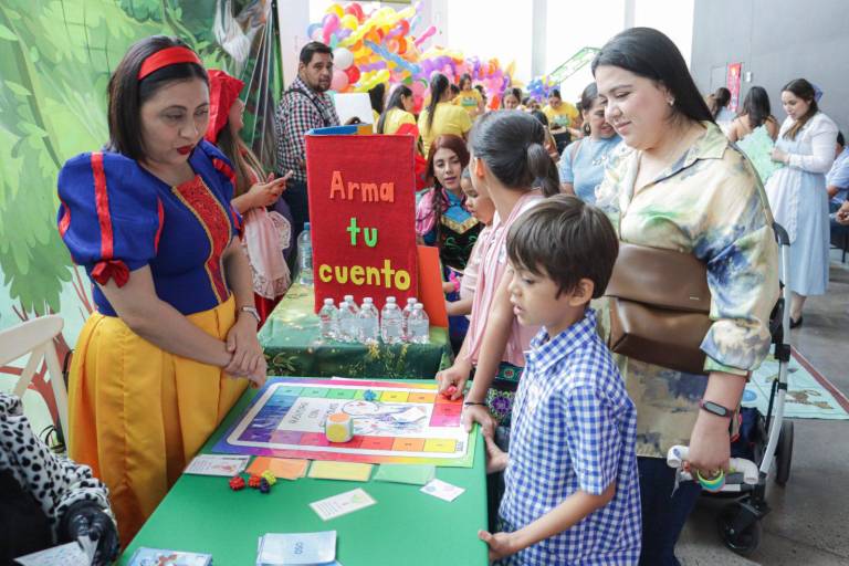 Exponen creatividad magisterial en La Feria de las Ciencias 2025
