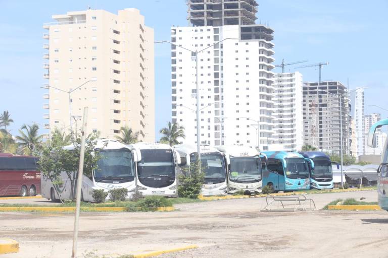 Regulan ingreso de autobuses turísticos a Mazatlán para evitar congestionamientos