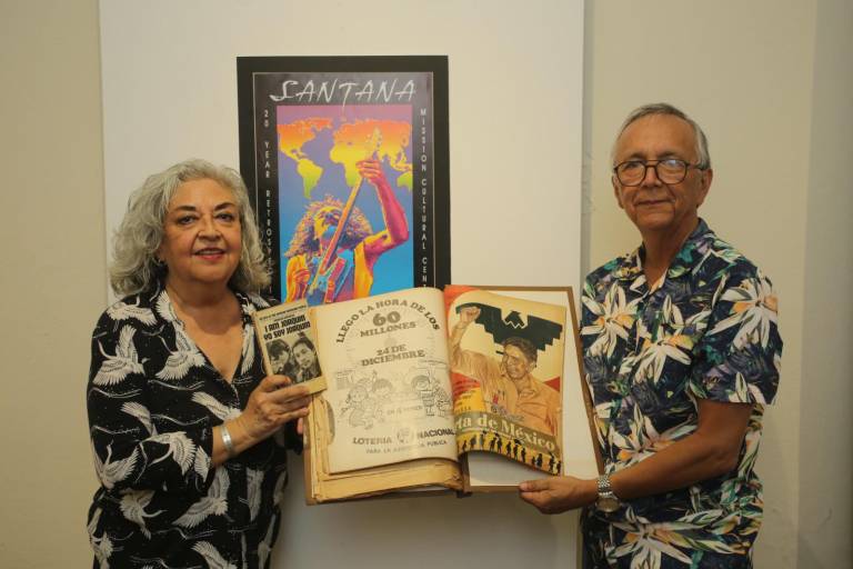 La artista Cecilia Sánchez Duarte encabezó la apertura de la muestra, aquí junto a Arturo Santamaría.